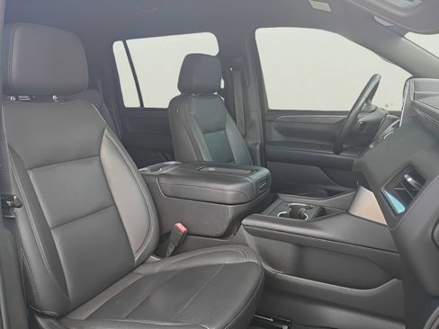 Used 2021 Chevrolet Suburban Z71 w/ Luxury Package AWD/4WD image 3