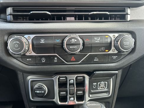 New 2025 Jeep Gladiator Sport image 22