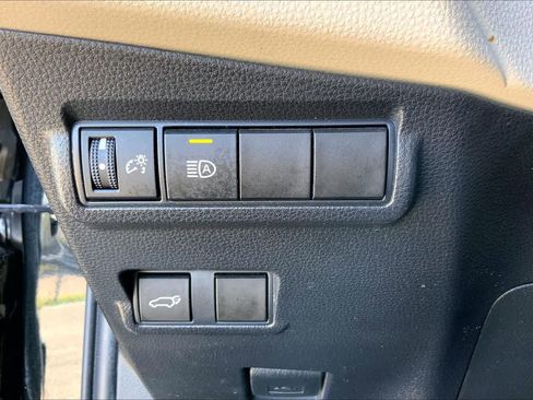 Used 2024 Toyota Corolla Cross XLE w/ Convenience Package image 33