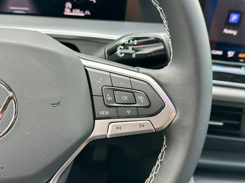 New 2025 Volkswagen Tiguan SE image 29