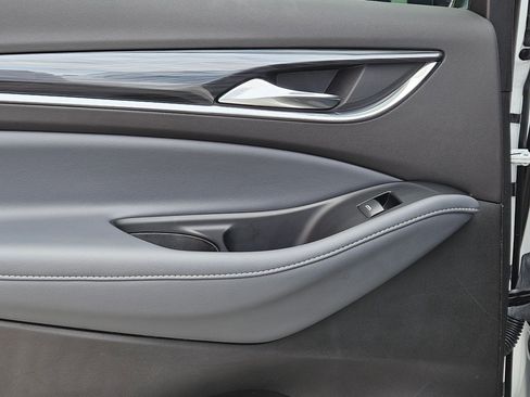 Used 2024 Buick Enclave Premium image 23