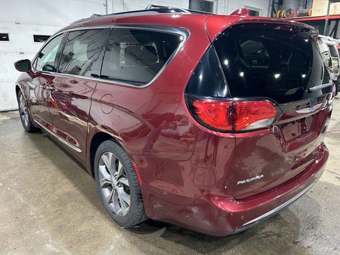 Used 2018 Chrysler Pacifica Limited w/ Tire & Wheel Group image 23