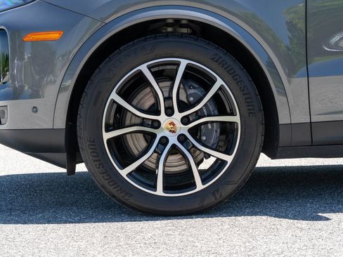 Used 2024 Porsche Cayenne AWD/4WD image 11