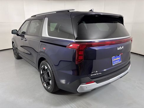New 2026 Kia Carnival EX FWD image 6