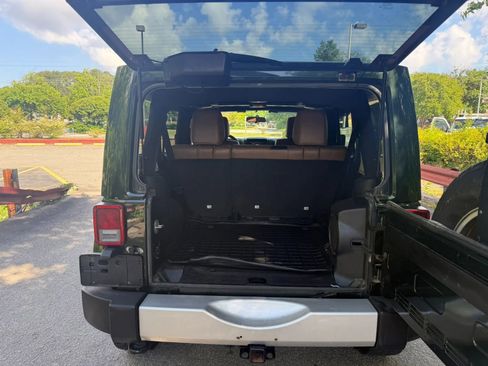 Used 2012 Jeep Wrangler Unlimited Sahara w/ Dual Top Group AWD/4WD image 17