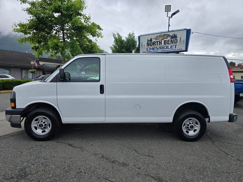 Used 2024 GMC Savana 2500 w/ Driver Convenience Package RWD image 8