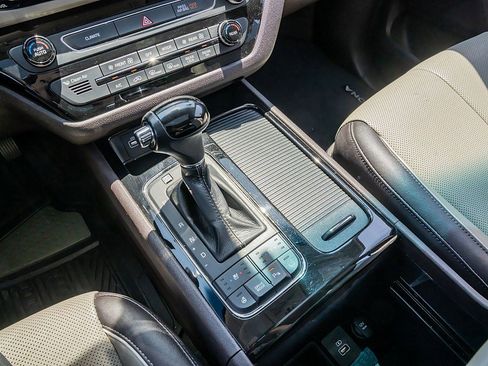 Used 2016 Kia Sedona SX Limited image 26