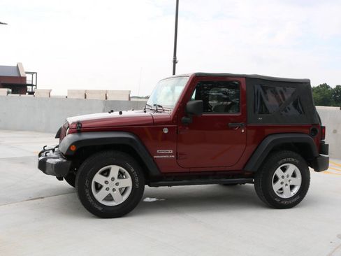 Used 2010 Jeep Wrangler Rubicon w/ PWR Convenience Group AWD/4WD image 31