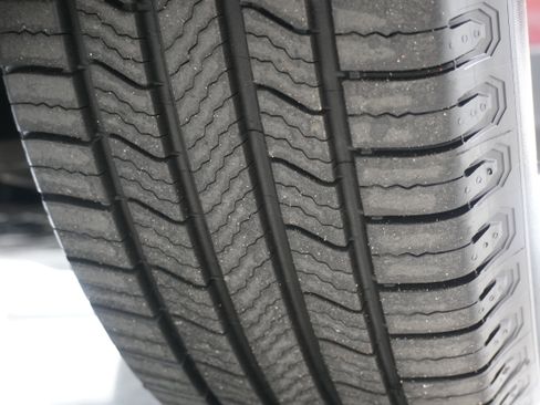 Used 2019 Volkswagen Tiguan SE image 26