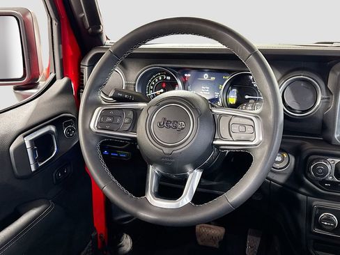 Used 2023 Jeep Wrangler Unlimited Sahara AWD/4WD image 17