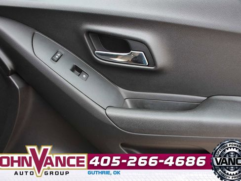 Used 2018 Chevrolet Trax LS FWD image 14