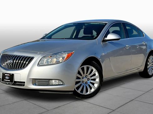 Used 2011 Buick Regal CXL image 2
