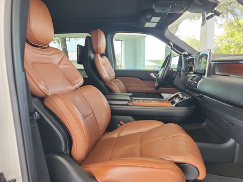 Used 2019 Lincoln Navigator Reserve AWD/4WD image 17