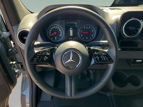 Used 2025 Mercedes-Benz Sprinter 2500 image 14
