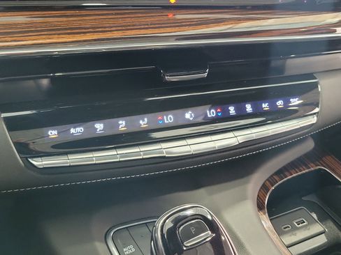 Used 2022 Cadillac Escalade ESV Premium Luxury w/ Performance Package image 30