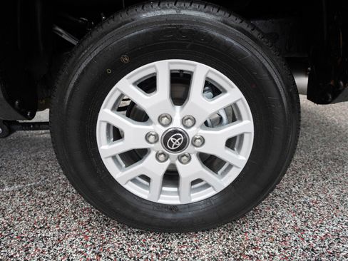 Certified 2025 Toyota Tacoma SR5 image 29