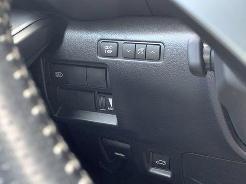 Used 2023 Lexus IS 500 RWD image 11