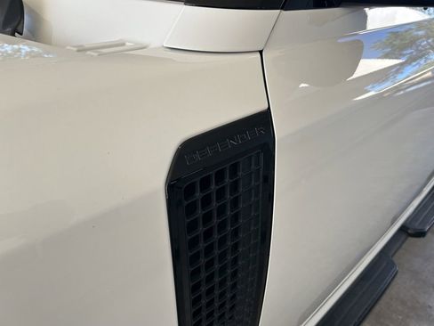 Used 2020 Land Rover Defender 110 SE image 15