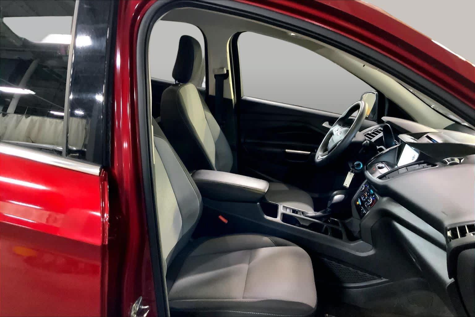 Used 2018 Ford Escape SE w/ SE Sync 3 Package AWD/4WD image 9