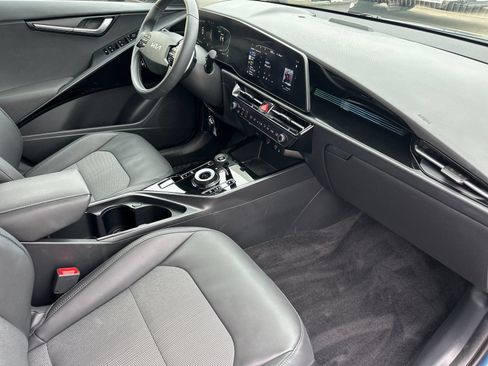 Used 2024 Kia Niro EX FWD image 19