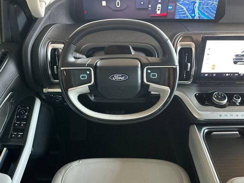 Used 2025 Ford Expedition Max Platinum w/ Driver's Package AWD/4WD image 16