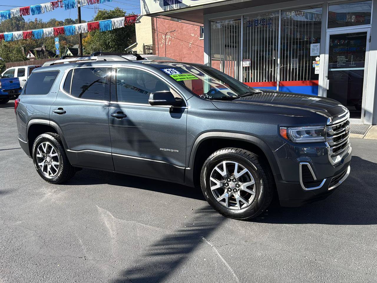 Used 2020 GMC Acadia SLE w/ Driver Convenience Package AWD/4WD image 1