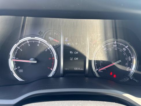 Used 2021 Toyota 4Runner Limited AWD/4WD image 22