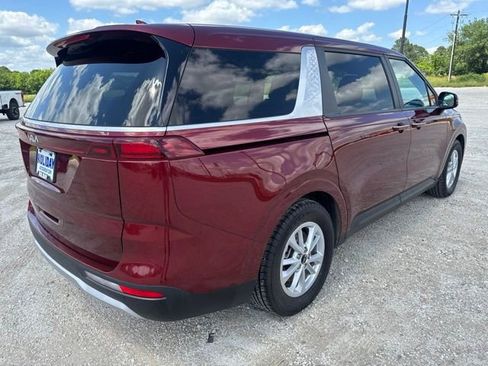 Used 2023 Kia Carnival LX FWD image 6