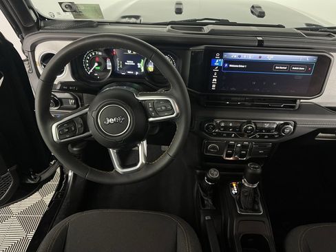 Used 2024 Jeep Wrangler Unlimited Sahara w/ Safety Group image 33