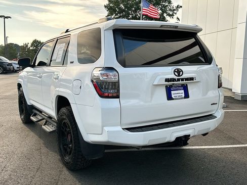 Used 2021 Toyota 4Runner SR5 Premium w/ Moonroof Package AWD/4WD image 6