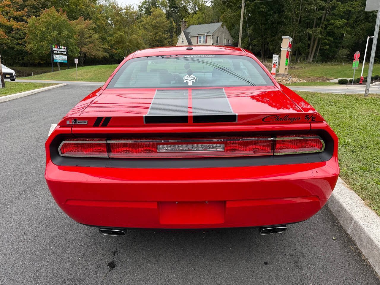Used 2010 Dodge Challenger SE RWD image 5