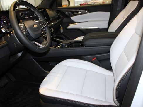 New 2026 Chevrolet Traverse High Country w/ LPO, Floor Liner Package image 9