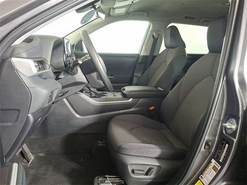 Used 2023 Toyota Highlander L image 16
