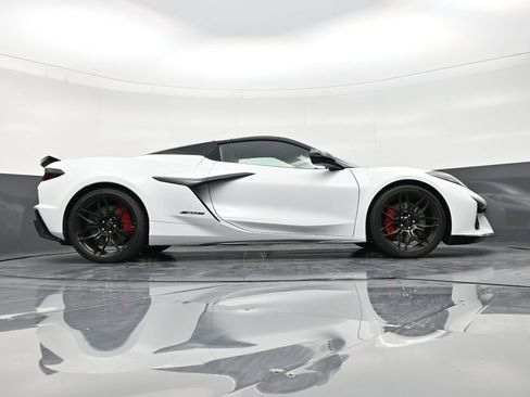 Used 2026 Chevrolet Corvette Z06 RWD image 25