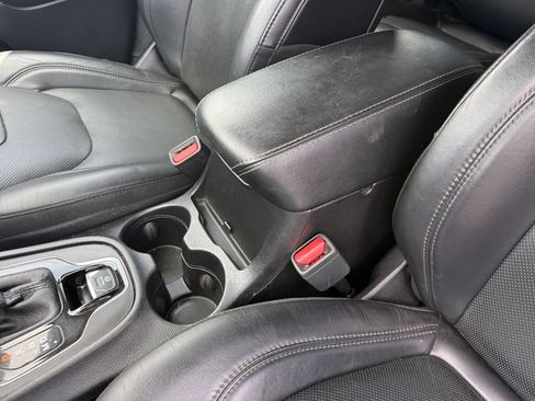 Used 2019 Jeep Cherokee Limited AWD/4WD image 20