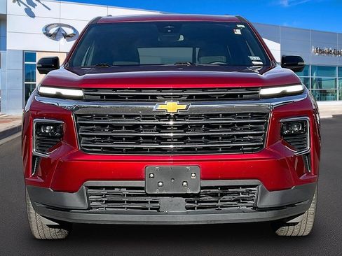 Used 2024 Chevrolet Traverse LT FWD image 3