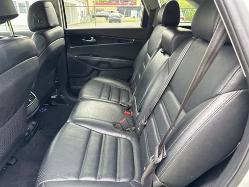 Used 2017 Kia Sorento AWD w/ LX Convenience Package image 15