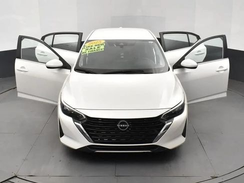 Used 2025 Nissan Sentra SV FWD image 10