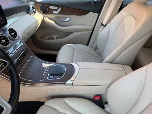 Used 2022 Mercedes-Benz GLC 300 4MATIC w/ Premium Package Lite image 12