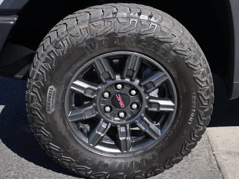 Used 2024 GMC Sierra 1500 AT4X AWD/4WD image 14