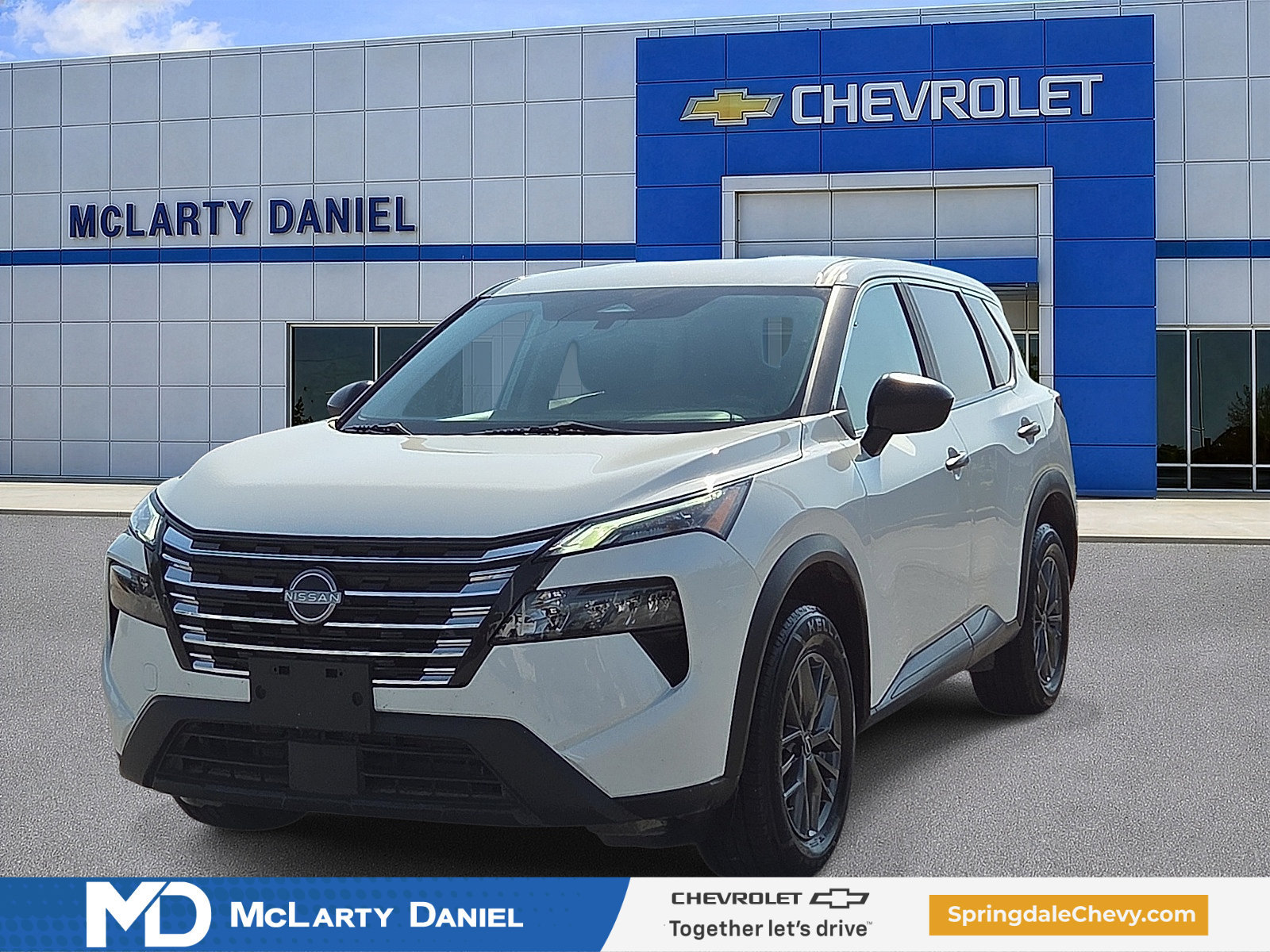 Used 2024 Nissan Rogue S FWD image 2