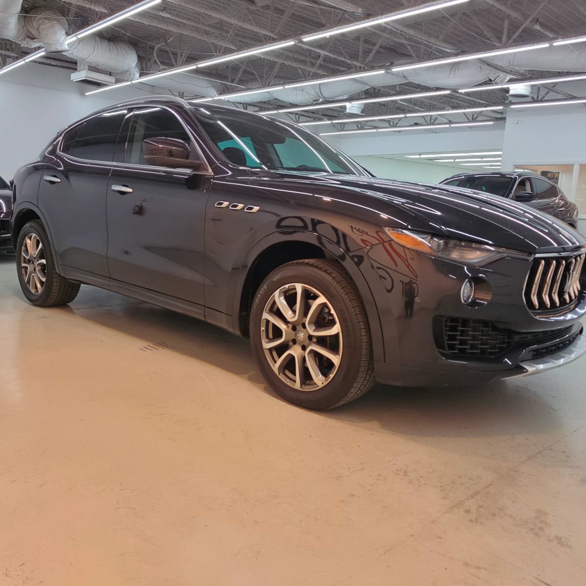 Used 2017 Maserati Levante w/ Luxury Package AWD/4WD image 33