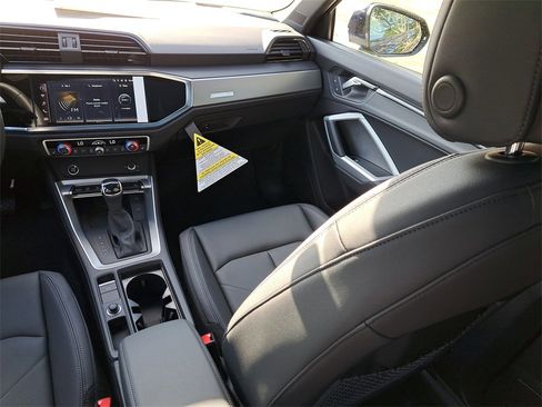 New 2025 Audi Q3 2.0T Premium image 25