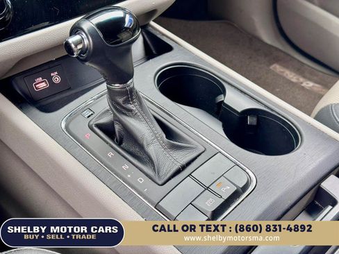 Used 2016 Kia Sedona LX w/ LX Essentials Premium Package FWD image 12