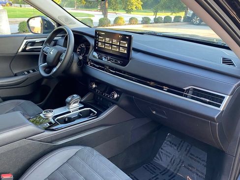 Used 2025 Mitsubishi Outlander SE AWD/4WD image 32