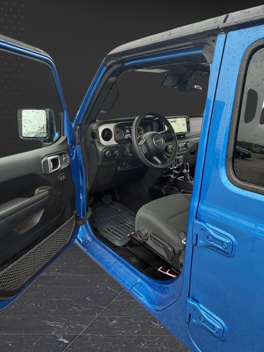 Used 2024 Jeep Gladiator Sport AWD/4WD image 9