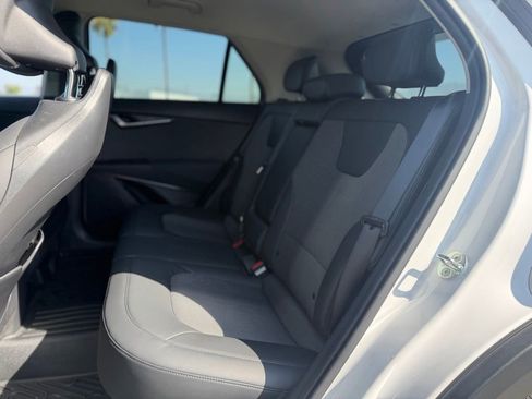 Used 2023 Kia Niro EX FWD image 4