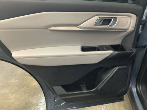 Used 2025 Ford Explorer Active w/ Active Comfort Package image 23