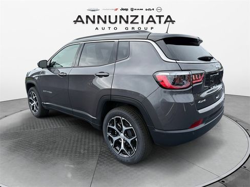 Used 2024 Jeep Compass Limited image 3