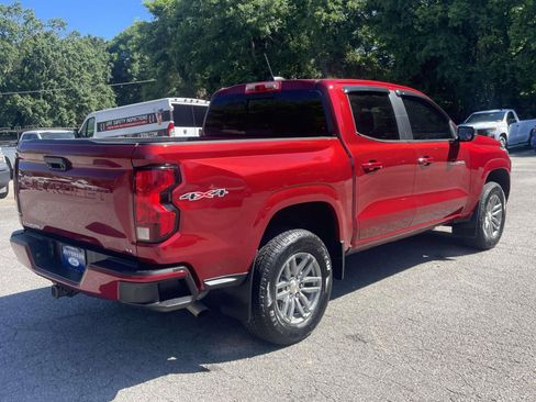 Used 2023 Chevrolet Colorado LT w/ LT Convenience Package II AWD/4WD image 3
